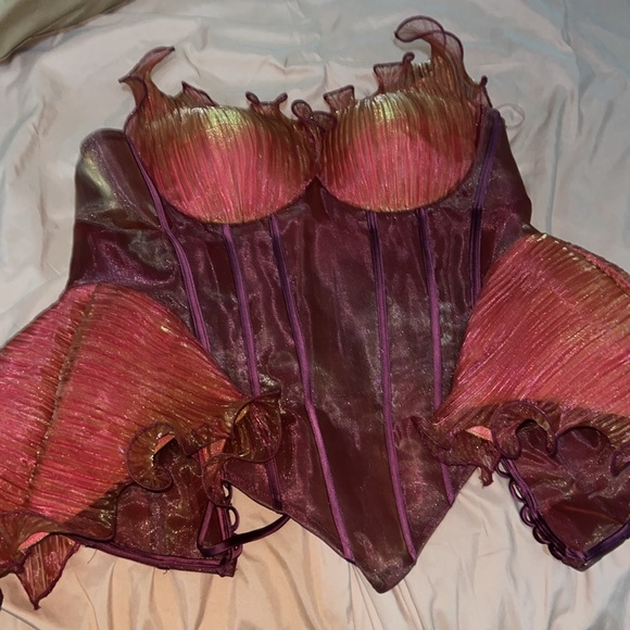 Beautiful top - Picture 6 of 8